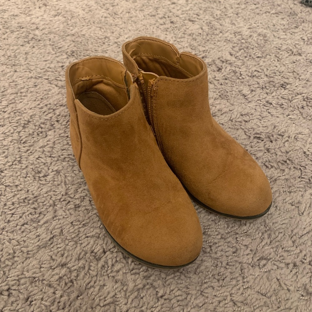 Girls booties size 9